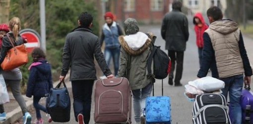 هجرة الأدمغة تكلّف المغرب 300 مليون درهم سنوياً ومسؤول سامي يقرّ: التكنولوجيا ليست المشكلة بل الكفاءات هجرة الأدمغة تكلّف المغرب 300 مليون درهم سنوياً ومسؤول سامي يقرّ: التكنولوجيا ليست المشكلة بل الكفاءات