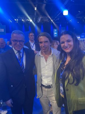 حضره ممثل البوليساريو.. محمد أوجار يمثل حزب أخنوش في مؤتمر الحزب الشعبي الإسباني حضره ممثل البوليساريو.. محمد أوجار يمثل حزب أخنوش في مؤتمر الحزب الشعبي الإسباني