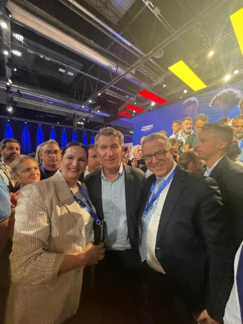 حضره ممثل البوليساريو.. محمد أوجار يمثل حزب أخنوش في مؤتمر الحزب الشعبي الإسباني حضره ممثل البوليساريو.. محمد أوجار يمثل حزب أخنوش في مؤتمر الحزب الشعبي الإسباني