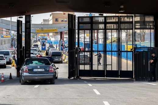 إغلاق الحدود التجارية بين الناظور ومليلية بسبب تدفق الجالية إغلاق الحدود التجارية بين الناظور ومليلية بسبب تدفق الجالية