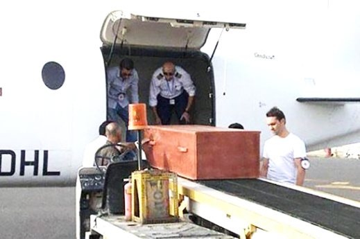 أخيرا.. جثمان إلياس المزياني يصل الدار البيضاء وغدا سيوارى جثمانه الثرى بأزغنغان أخيرا.. جثمان إلياس المزياني يصل الدار البيضاء وغدا سيوارى جثمانه الثرى بأزغنغان