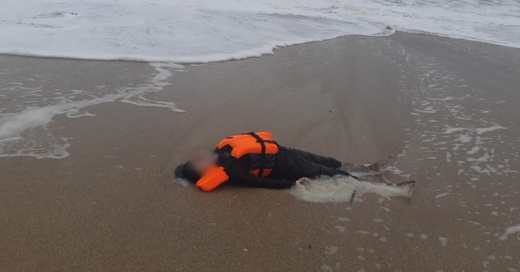 سبتة.. نقل جثمان شاب من الحسيمة غرق أثناء محاولته الهجرة سبتة.. نقل جثمان شاب من الحسيمة غرق أثناء محاولته الهجرة