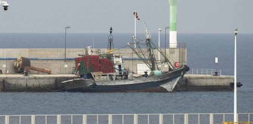 قارب مغربي يُختطف للهجرة السرية نحو الكناري.. ميكانيكي يخدع الجميع وينفذ خطته في الخفاء قارب مغربي يُختطف للهجرة السرية نحو الكناري.. ميكانيكي يخدع الجميع وينفذ خطته في الخفاء