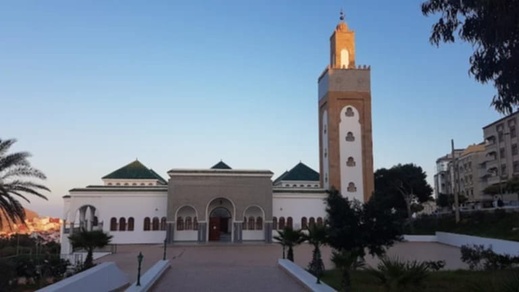 الحسيمة.. شخص يعتدي على مصلين داخل مسجد محمد السادس ويثير الهلع الحسيمة.. شخص يعتدي على مصلين داخل مسجد محمد السادس ويثير الهلع