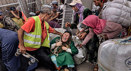 الجزيرة تنشر صور صادمة لنساء في مواجهة قسوة العيش بين مليلية والناظور الجزيرة تنشر صور صادمة لنساء في مواجهة قسوة العيش بين مليلية والناظور
