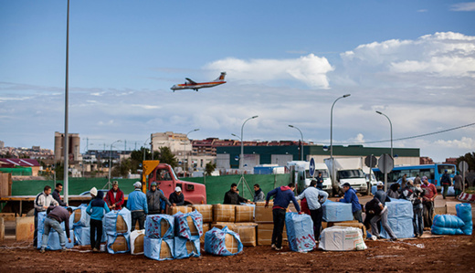 الجزيرة تنشر صور صادمة لنساء في مواجهة قسوة العيش بين مليلية والناظور الجزيرة تنشر صور صادمة لنساء في مواجهة قسوة العيش بين مليلية والناظور