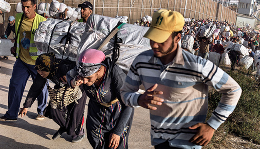 الجزيرة تنشر صور صادمة لنساء في مواجهة قسوة العيش بين مليلية والناظور الجزيرة تنشر صور صادمة لنساء في مواجهة قسوة العيش بين مليلية والناظور