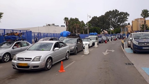 إجراءات صارمة في حق المستفيدين من الإعانات بمليلية تقلّص الاكتظاظ في معبر بني أنصار إجراءات صارمة في حق المستفيدين من الإعانات بمليلية تقلّص الاكتظاظ في معبر بني أنصار