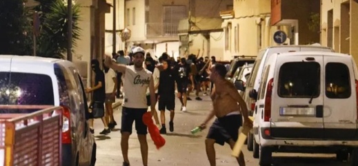 لليلة الثالثة على التوالي.. مغاربة بمورسيا يتعرضون لاعتداءت من اليمين المتطرف لليلة الثالثة على التوالي.. مغاربة بمورسيا يتعرضون لاعتداءت من اليمين المتطرف