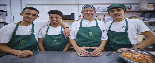 ارتفاع عدد المغاربة في قادش بـ10 بالمئة خلال أربع سنوات والجالية تندد بالعنصرية بعد أحداث طوري باتشيكو ارتفاع عدد المغاربة في قادش بـ10 بالمئة خلال أربع سنوات والجالية تندد بالعنصرية بعد أحداث طوري باتشيكو