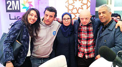 إبن الناظور محمد أمين التاج يلفت الأنظار في المعرض الدولي للكتاب ويعطي درسا في تحدي الإعاقة