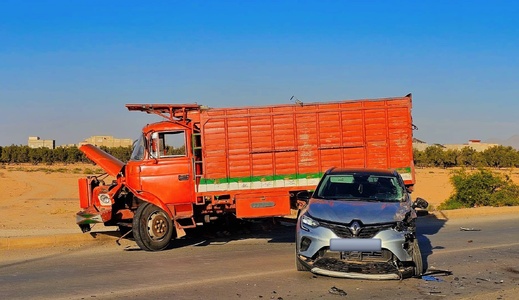 حادثة سير بين سيارة وشاحنة على الطريق الرابطة بين الدريوش وبن الطيب