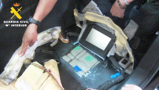 الحرس المدني الإسباني يوقف مغربيًا يقيم بإسبانيا وبحوزته 80 كيلوغرامًا من الحشيش الحرس المدني الإسباني يوقف مغربيًا يقيم بإسبانيا وبحوزته 80 كيلوغرامًا من الحشيش