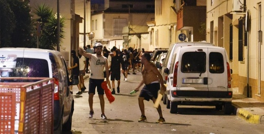 مطالب بالتواصل مع السلطات الإسبانية ضد تصاعد العنصرية تجاه المغاربة مطالب بالتواصل مع السلطات الإسبانية ضد تصاعد العنصرية تجاه المغاربة