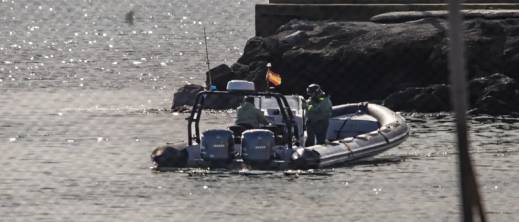 البحر يلفظ جثة رجل يرتدي بزة غطس قبالة سواحل سبتة المحتلة البحر يلفظ جثة رجل يرتدي بزة غطس قبالة سواحل سبتة المحتلة