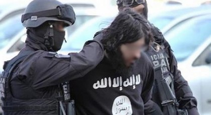 الإرهاب بيننا.. إعتقال داعشي بفرخانة كان يعمل على استقطاب وتجنيد متطوعين للقتال في سوريا الإرهاب بيننا.. إعتقال داعشي بفرخانة كان يعمل على استقطاب وتجنيد متطوعين للقتال في سوريا