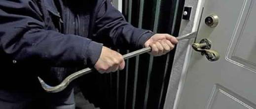 منزل أحد أفراد الجالية ينهب عن آخره بالدريوش رغم موقعه على الشارع العام منزل أحد أفراد الجالية ينهب عن آخره بالدريوش رغم موقعه على الشارع العام