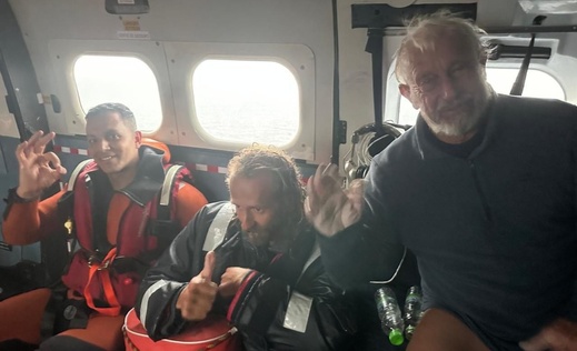 مروحية تابعة للقوات الملكية تنقذ مواطنين فرنسيين في عرض البحر مروحية تابعة للقوات الملكية تنقذ مواطنين فرنسيين في عرض البحر