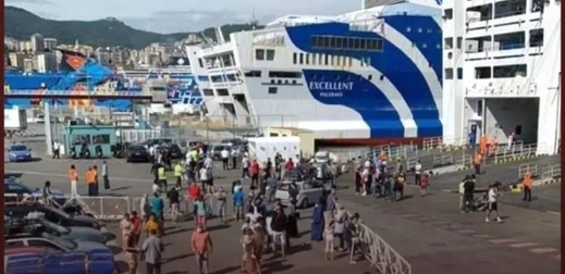 الجالية المغربية بإيطاليا تطالب بفتح خطوط بحرية إضافية لتسهيل العبور الجالية المغربية بإيطاليا تطالب بفتح خطوط بحرية إضافية لتسهيل العبور