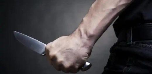 عشريني يوجه لنفسه طعنات بواسطة سكين في الحسيمة عشريني يوجه لنفسه طعنات بواسطة سكين في الحسيمة