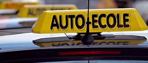 الحبس لـ "مهندس" و معلم سياقة تورطا في تلقي رشاوى مقابل النجاح في امتحان السياقة الحبس لـ "مهندس" و معلم سياقة تورطا في تلقي رشاوى مقابل النجاح في امتحان السياقة