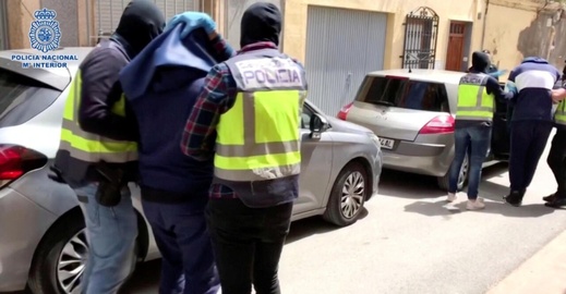 السلطات بكتالونيا تطرد ثلاثة أئمة مغاربة من إسبانيا