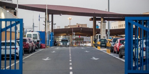 الشرطة الإسبانية توقف مغربيا حاول العبور بوثائق إقامة إيطالية مزيفة عبر بني أنصار الشرطة الإسبانية توقف مغربيا حاول العبور بوثائق إقامة إيطالية مزيفة عبر بني أنصار