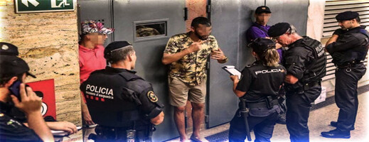 تقرير إسباني: مدريد أكثر مدينة تعرف تمييزا عنصريا والمغاربة أهم الضحايا تقرير إسباني: مدريد أكثر مدينة تعرف تمييزا عنصريا والمغاربة أهم الضحايا