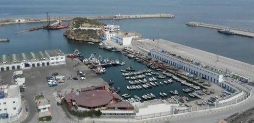 سوء الأحوال الجوية يغلق ميناء الحسيمة ويحول رحلات بحرية إلى الناظور سوء الأحوال الجوية يغلق ميناء الحسيمة ويحول رحلات بحرية إلى الناظور