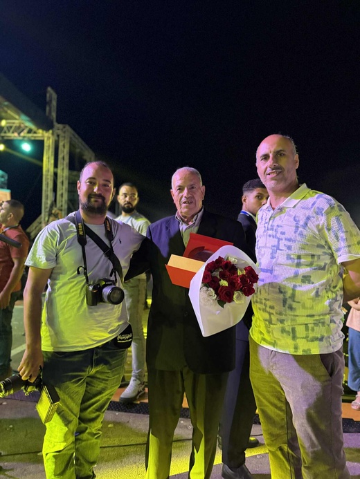 في لفتة وفاء مؤثرة: الناظور يحتفي بـ"أحمد الخالدي".. المصور الذي وثق تحولات المدينة لعقود في لفتة وفاء مؤثرة: الناظور يحتفي بـ"أحمد الخالدي".. المصور الذي وثق تحولات المدينة لعقود