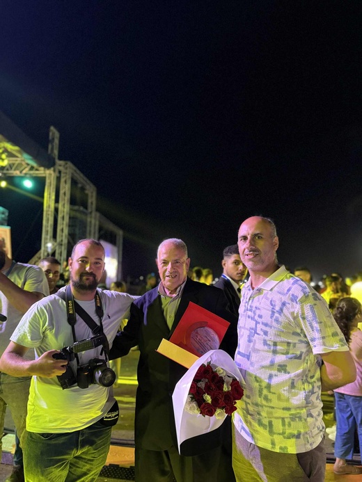 في لفتة وفاء مؤثرة: الناظور يحتفي بـ"أحمد الخالدي".. المصور الذي وثق تحولات المدينة لعقود في لفتة وفاء مؤثرة: الناظور يحتفي بـ"أحمد الخالدي".. المصور الذي وثق تحولات المدينة لعقود