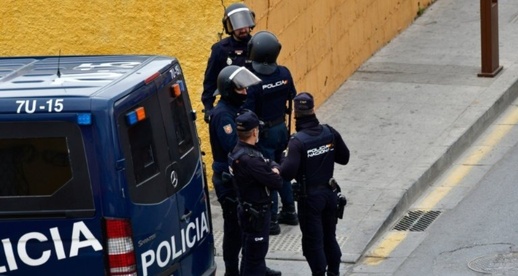 توقيف مغربي بإسبانيا اعتدى على قاصر وعنف صديقها توقيف مغربي بإسبانيا اعتدى على قاصر وعنف صديقها