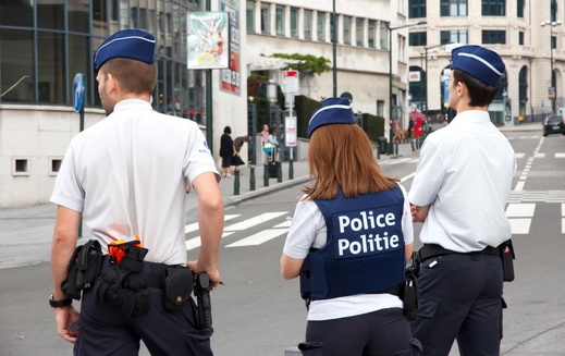 شرطة أنتويربن تشن حملة واسعة وتحجز آلاف اليوروهات من مهاجرين سريين