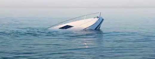 عطب مفاجئ لقارب ترفيهي قرب شاطئ رأس الماء وإجلاء الركاب دون إصابات عطب مفاجئ لقارب ترفيهي قرب شاطئ رأس الماء وإجلاء الركاب دون إصابات