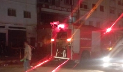 حريق وانفجارات داخل مطعم يثير استنفارا بإمزورن حريق وانفجارات داخل مطعم يثير استنفارا بإمزورن