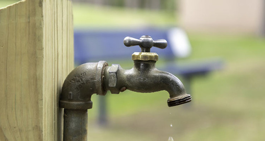 انقطاعات الماء الصالح للشرب تثير غضب السكان والزوار برأس الماء انقطاعات الماء الصالح للشرب تثير غضب السكان والزوار برأس الماء