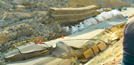بعد أشهر من الانتظار.. انطلاق أشغال الطريق المنهار بين الحسيمة وتطوان