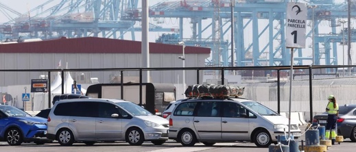 عملية "مرحبا 2025" تبلغ ذروتها مع عبور أزيد من 25 ألف سيارة نحو المغرب عملية "مرحبا 2025" تبلغ ذروتها مع عبور أزيد من 25 ألف سيارة نحو المغرب