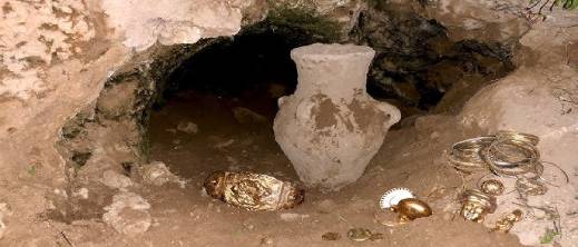 الدرك يجهض عملية سرية للتنقيب عن الكنوز ويعتقل خمسة أشخاص الدرك يجهض عملية سرية للتنقيب عن الكنوز ويعتقل خمسة أشخاص