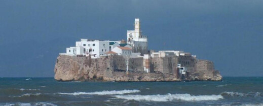 إسبانيا تنفي إنزال علمها من جزيرتي الحسيمة إسبانيا تنفي إنزال علمها من جزيرتي الحسيمة