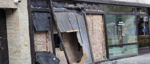 اعتقال 14 مغربيا بالنمسا ضمن عصابة دولية لسرقة الأموال من الشبابيك الأوتوماتيكية اعتقال 14 مغربيا بالنمسا ضمن عصابة دولية لسرقة الأموال من الشبابيك الأوتوماتيكية