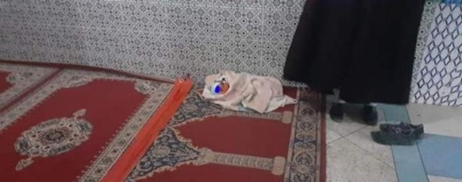 العثور على رضيعة داخل مسجد يستنفر السلطات الأمنية العثور على رضيعة داخل مسجد يستنفر السلطات الأمنية