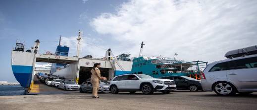 أزيد من 2,7 مليون مغربي بالخارج يعودون إلى أرض الوطن هذا الصيف أزيد من 2,7 مليون مغربي بالخارج يعودون إلى أرض الوطن هذا الصيف