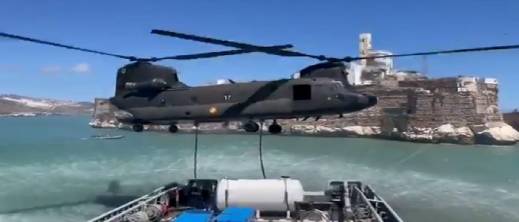 نقل جندي إسباني من جزيرة النكور بالحسيمة إلى مليلية بمروحية بعد إصابته في ظروف غامضة نقل جندي إسباني من جزيرة النكور بالحسيمة إلى مليلية بمروحية بعد إصابته في ظروف غامضة