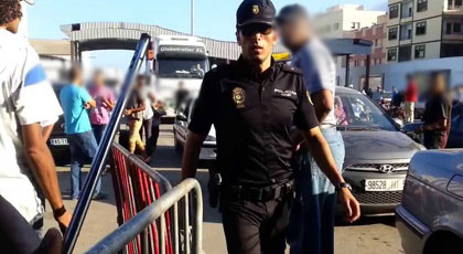 إعتقال مواطن مغربي حاول تهريب كمية مهمة من المخدرات عبر معبر بني نصار الى مدينة مليلية المحتلة إعتقال مواطن مغربي حاول تهريب كمية مهمة من المخدرات عبر معبر بني نصار الى مدينة مليلية المحتلة
