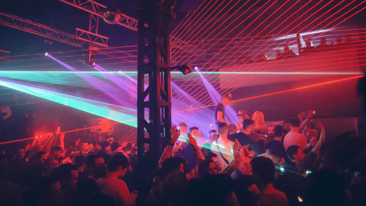 توقيف حارس ملهى ليلي بإسبانيا بعد اعتدائه على مهاجر مغربي توقيف حارس ملهى ليلي بإسبانيا بعد اعتدائه على مهاجر مغربي