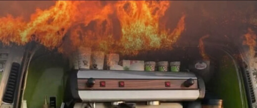 بائع قهوة يسبب حريقًا هائلًا في جبال شفشاون بائع قهوة يسبب حريقًا هائلًا في جبال شفشاون