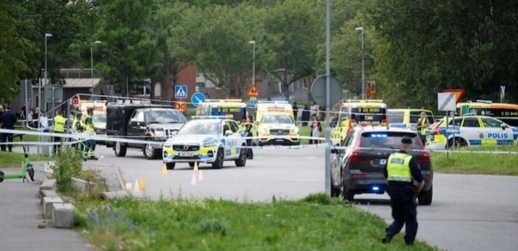 مقتل شاب في إطلاق نار قرب مسجد بمدينة أوريبرو السويدية مقتل شاب في إطلاق نار قرب مسجد بمدينة أوريبرو السويدية