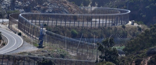 مدريد تعزز صيانة أسوار سبتة ومليلية لمواجهة ضغط الهجرة مدريد تعزز صيانة أسوار سبتة ومليلية لمواجهة ضغط الهجرة