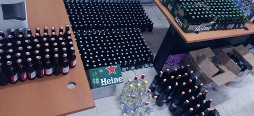 توقيف شخص بحي إيشوماي وفي حوزته 5000 قنينة خمر معدة للتوريج توقيف شخص بحي إيشوماي وفي حوزته 5000 قنينة خمر معدة للتوريج